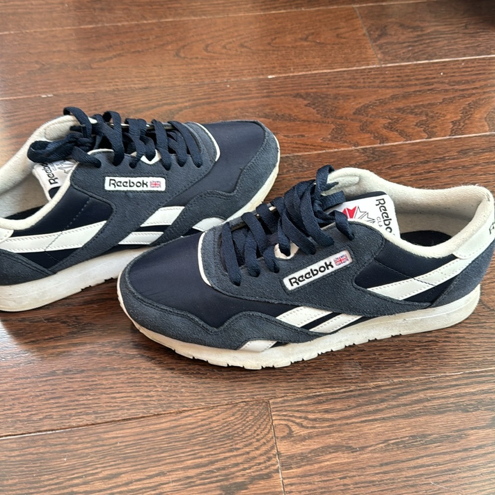 Men’s Reebok Classics, Glide sneakers in canvas and suede. Size 7.5. Excellent.